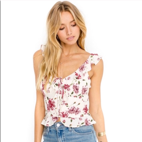 Astr Tops - NWOT ASTR floral crop top size small